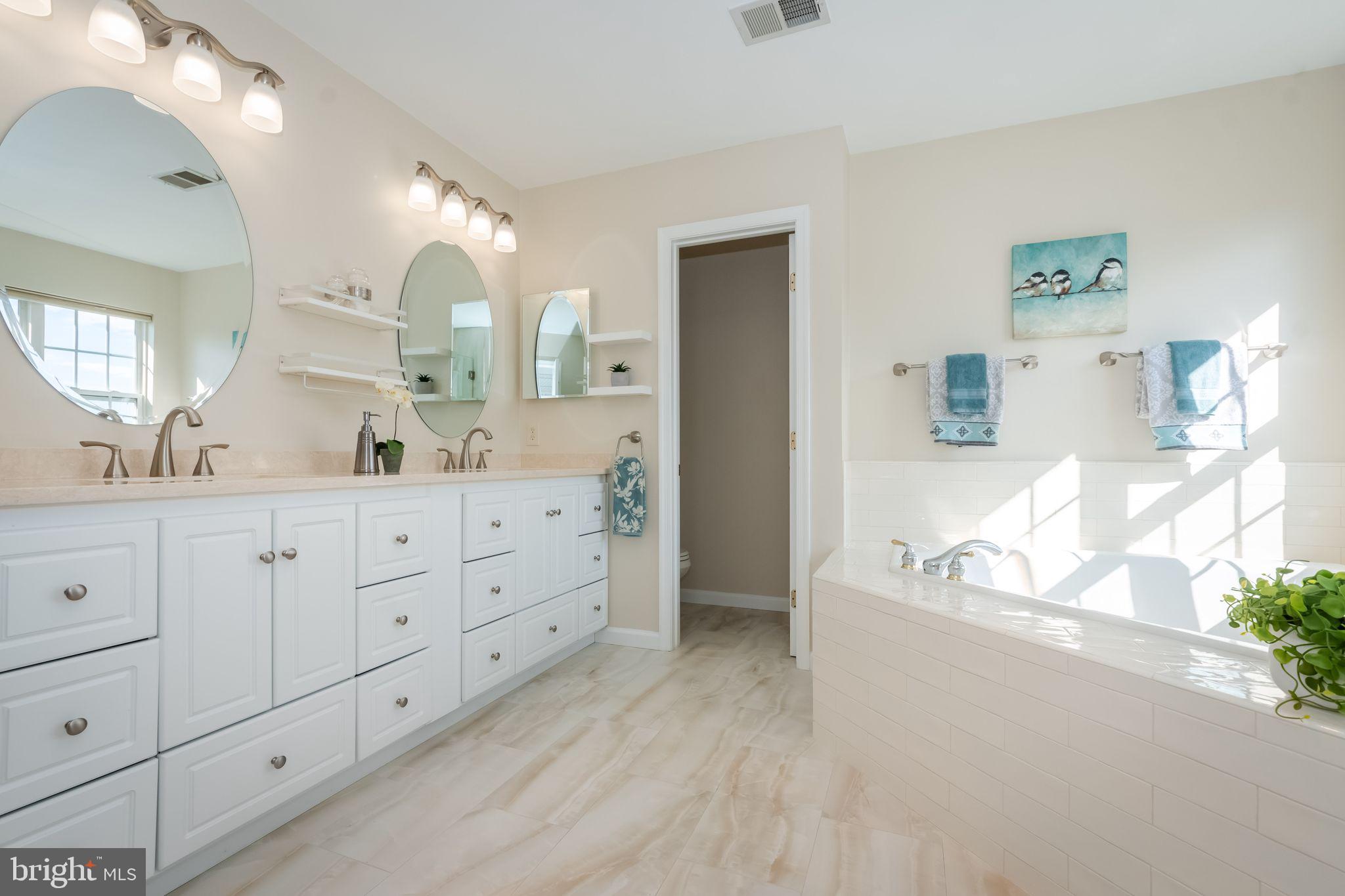 LYNDWOOD MANOR - Residential