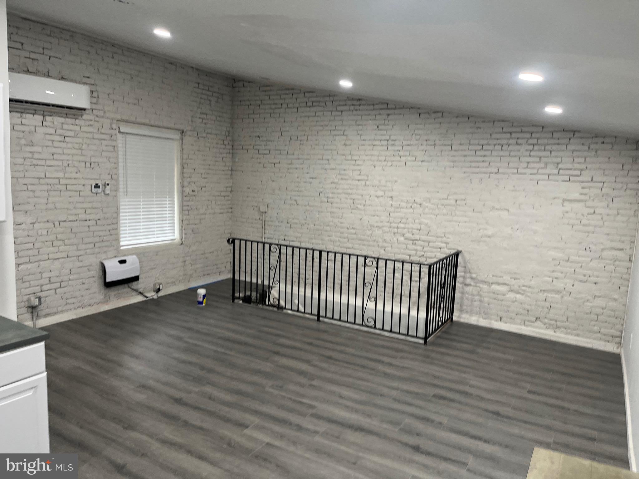 237 JACKSON STREET 4