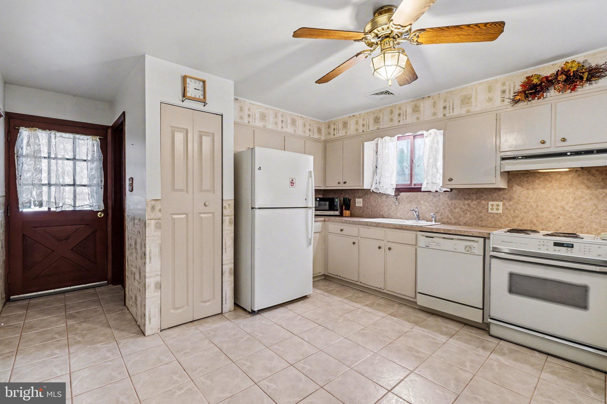 1140 STONEY CREEK ROAD