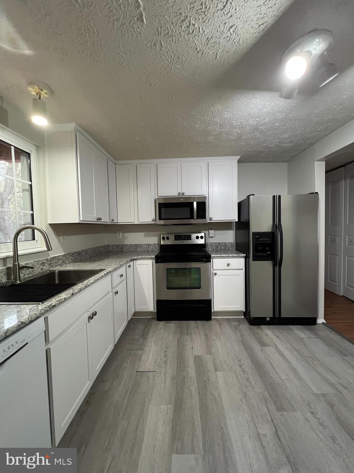 FOX MILL ESTATES - Residential Lease