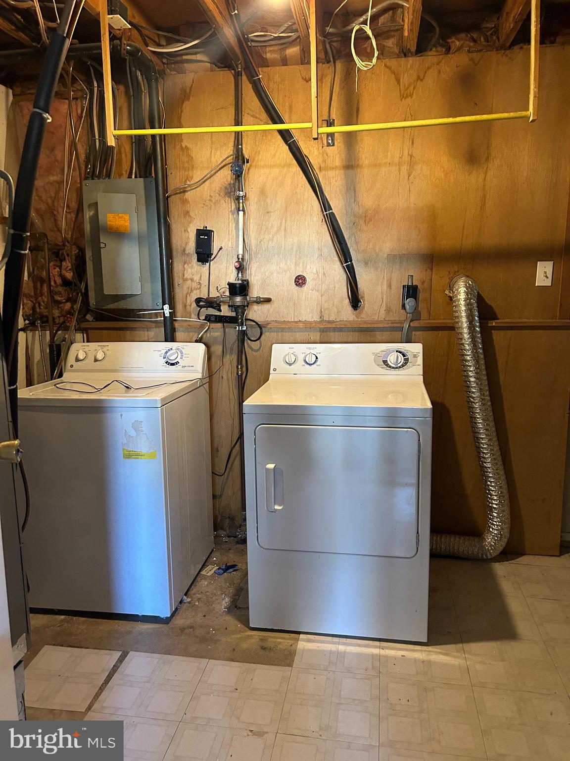 FOX MILL ESTATES - Residential Lease