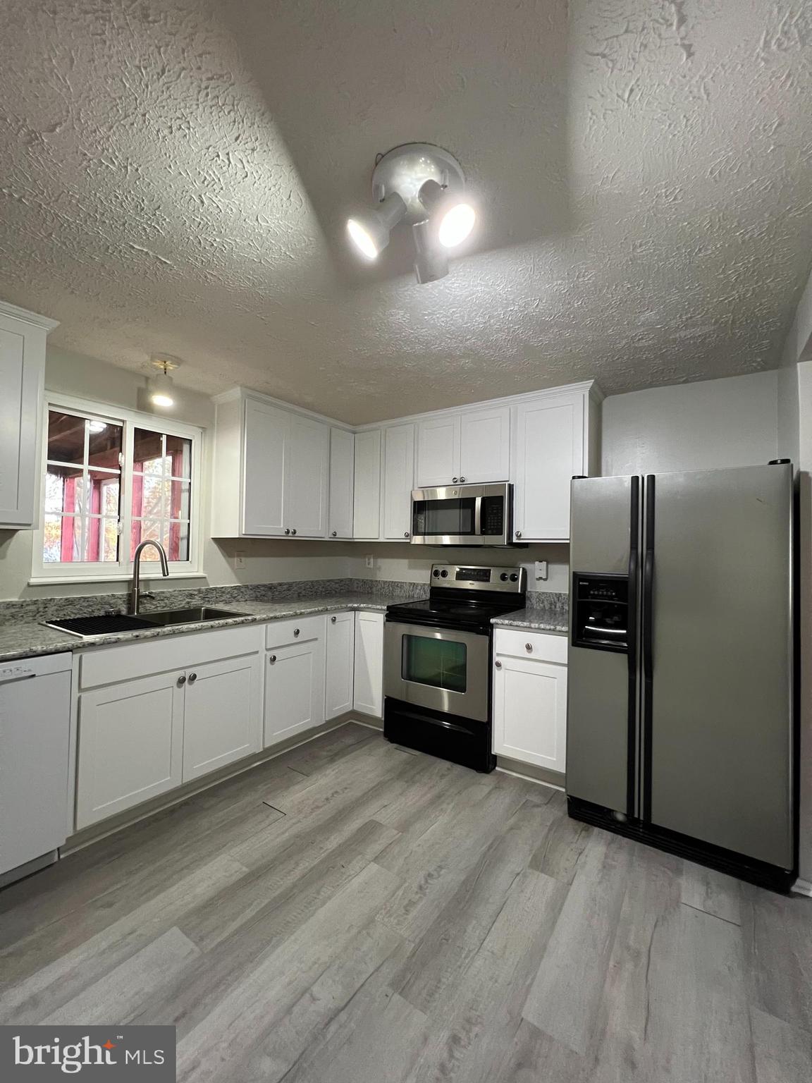 FOX MILL ESTATES - Residential Lease