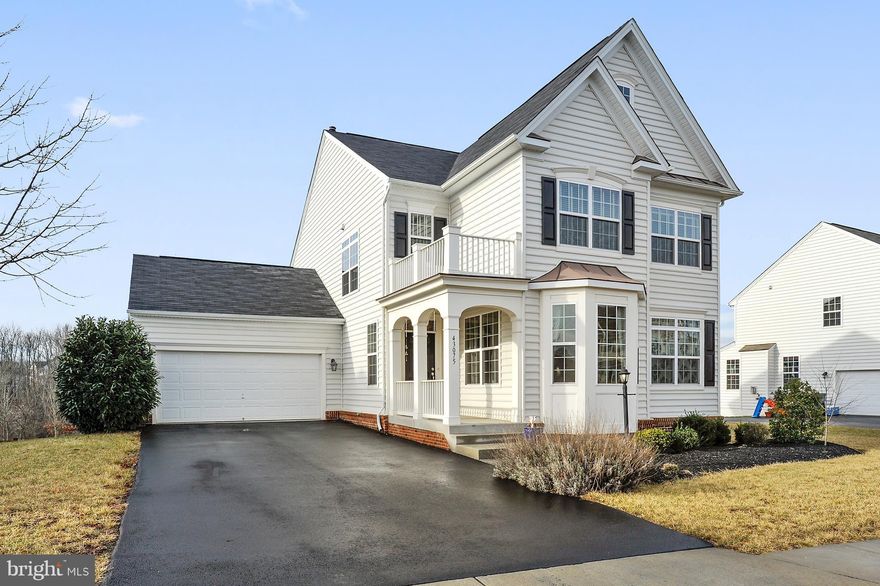 Premium lot on cul de sac street, backing to trees, level! Walkout LL w/windows & 5th BR/gym/RR/BA.  HW's all main level, bright & open design.  ML office (Fios available here!). Gourmet kitchen w/big island opening to living room. 3 good sized BR's upstairs (1 w/large walk in) + spacious master suite w/upgraded bath. Extra deep driveway. Local markets, wineries/breweries, antiques, parks nearby!