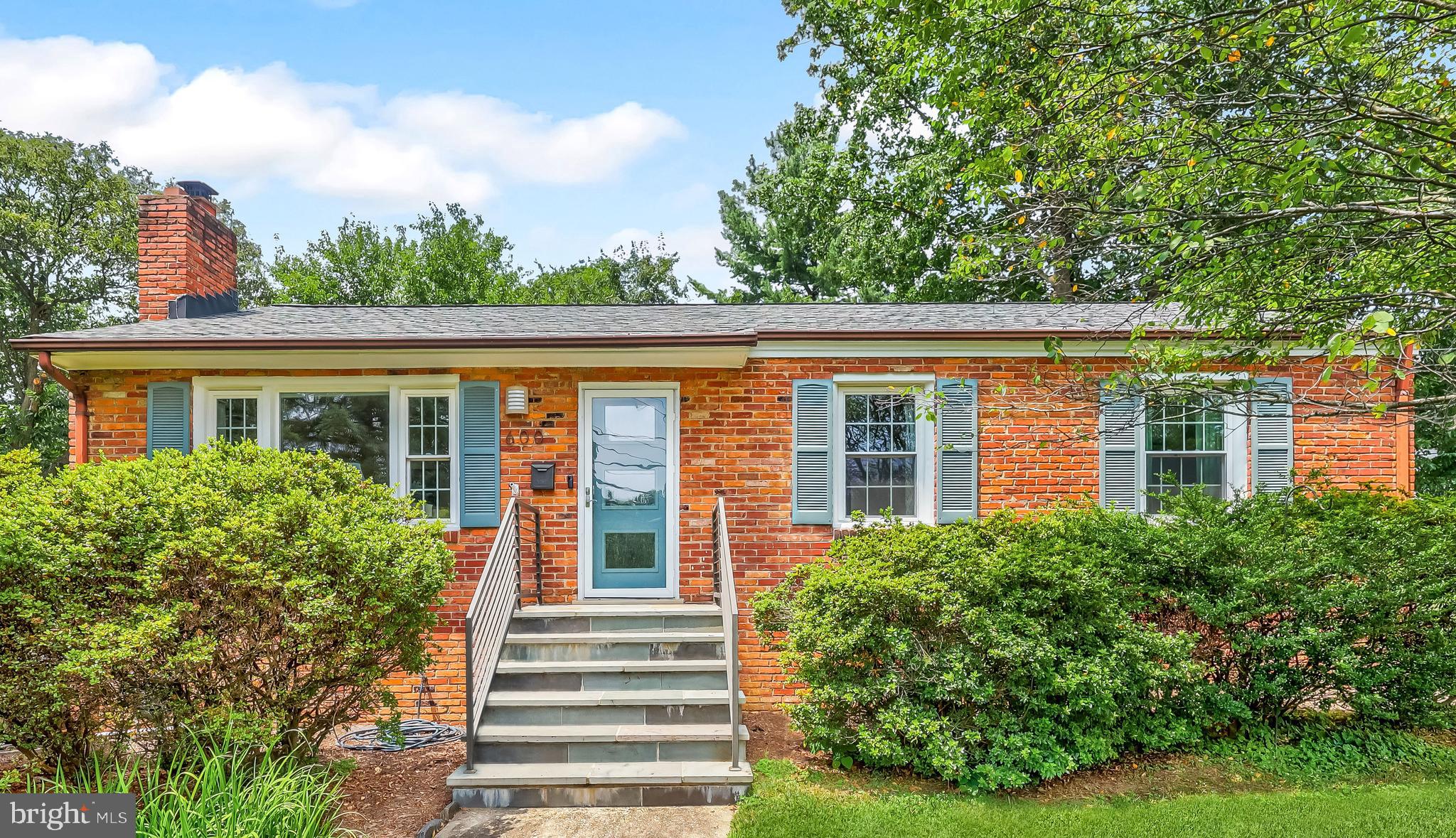 600 JOHN MARSHALL DRIVE NW