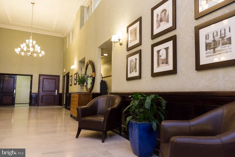 CENTER CITY - Residential Lease