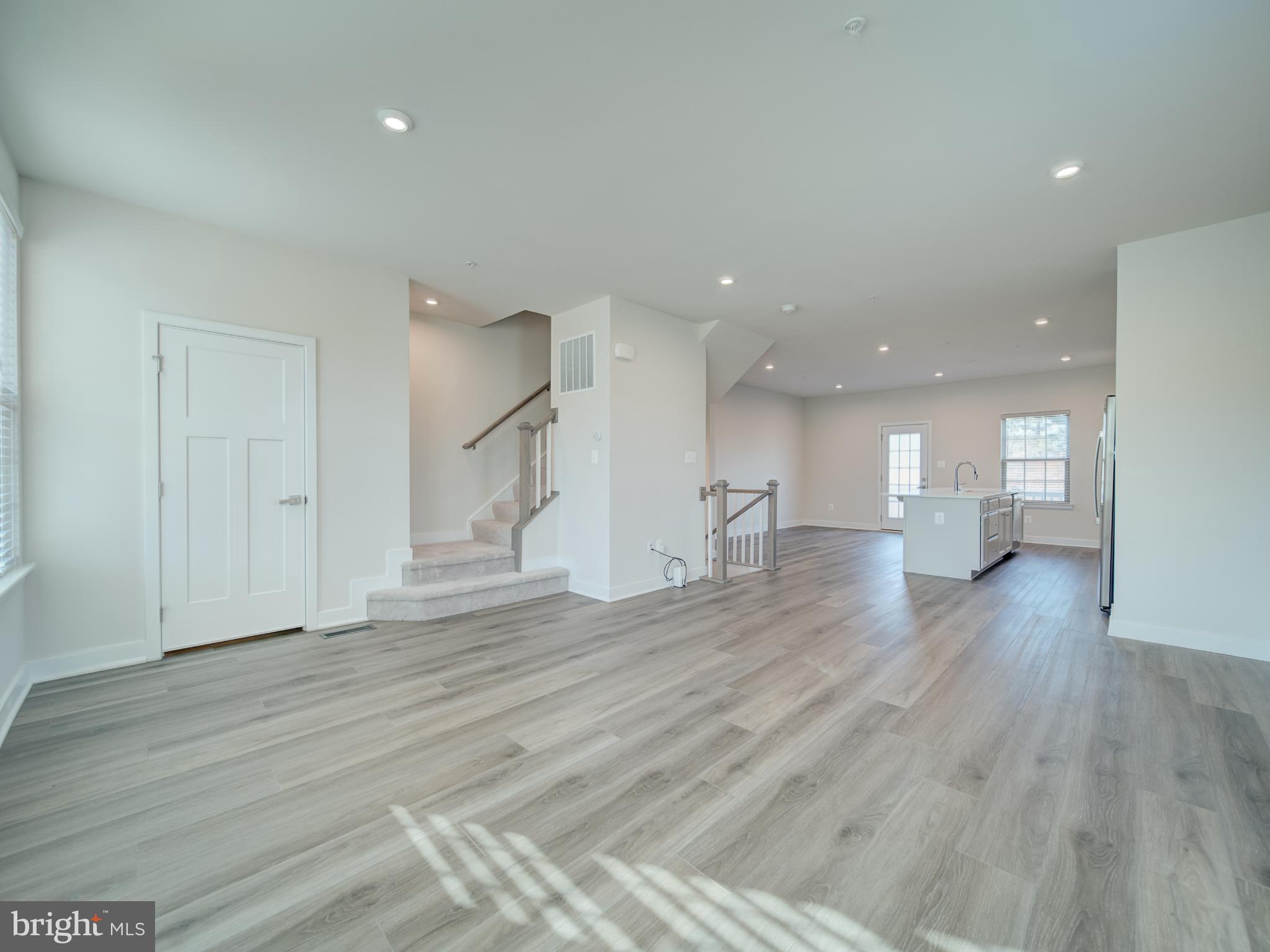 MONTGOMERY VILLAGE - Residential Lease