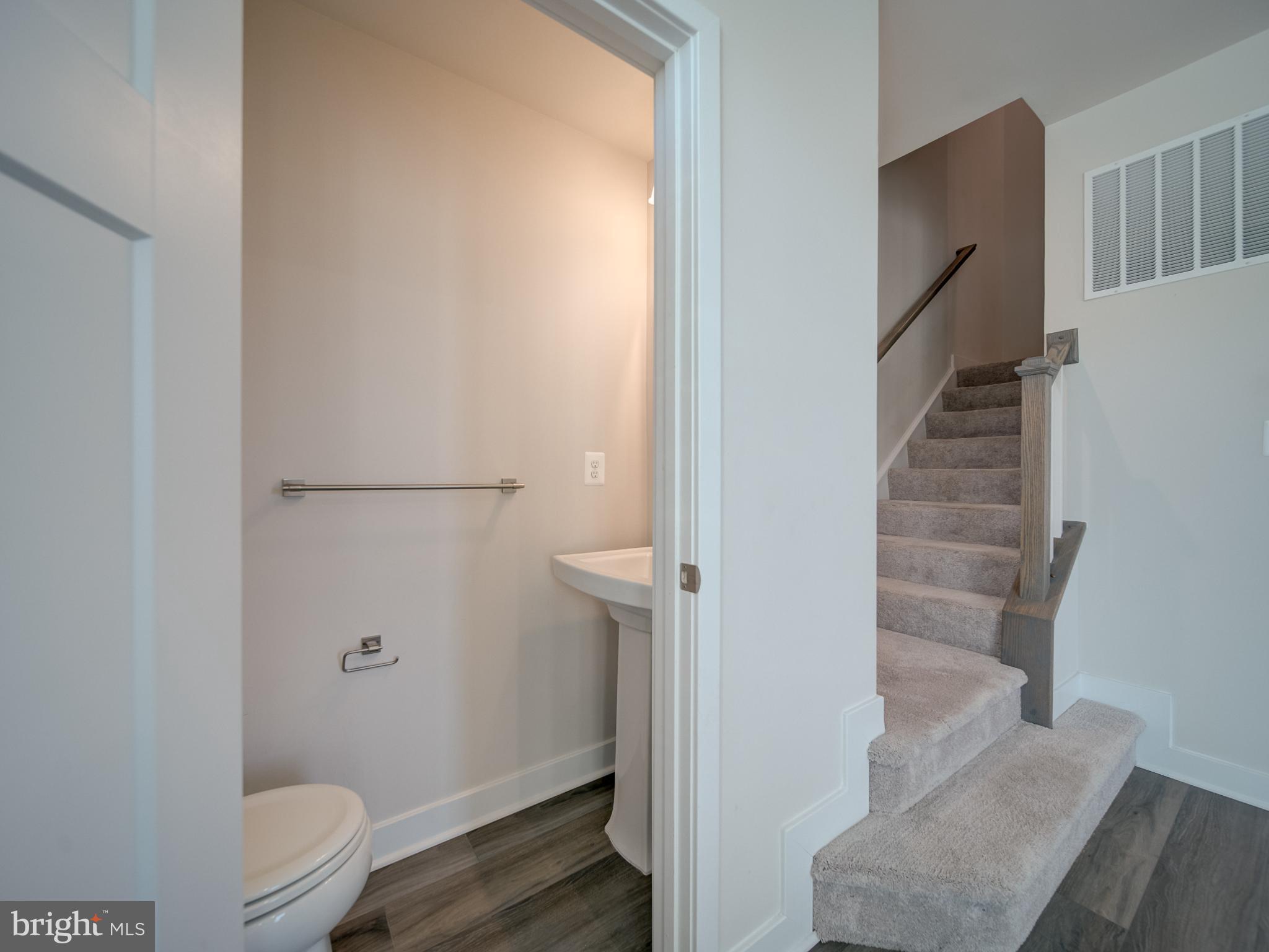 MONTGOMERY VILLAGE - Residential Lease