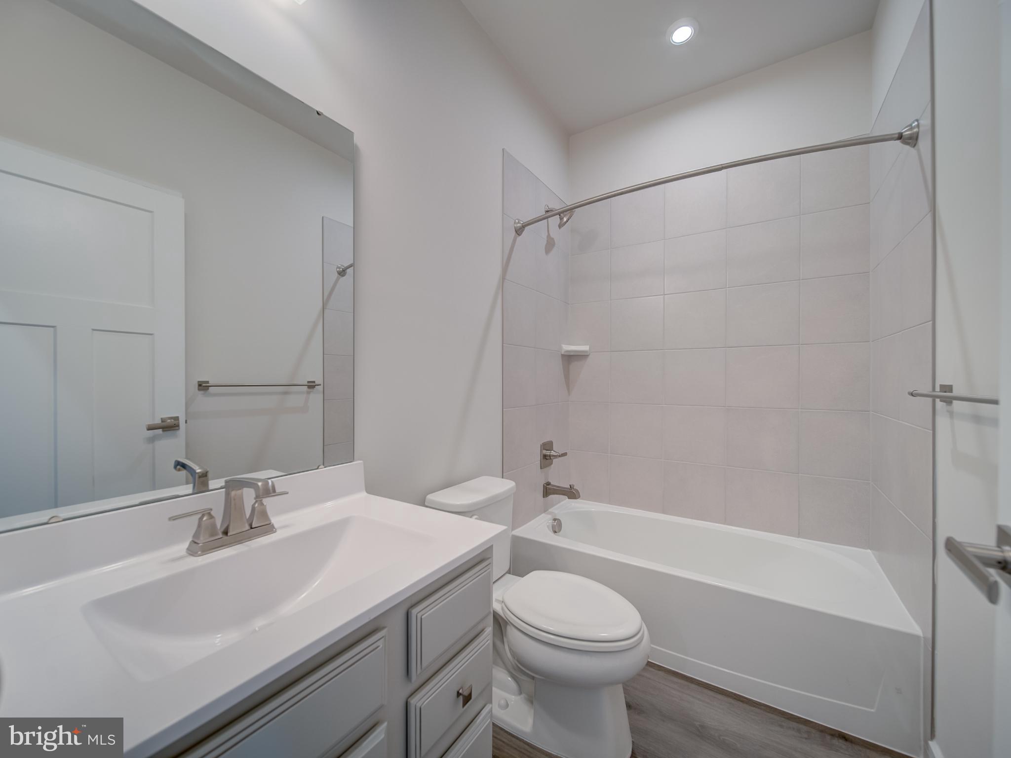 MONTGOMERY VILLAGE - Residential Lease