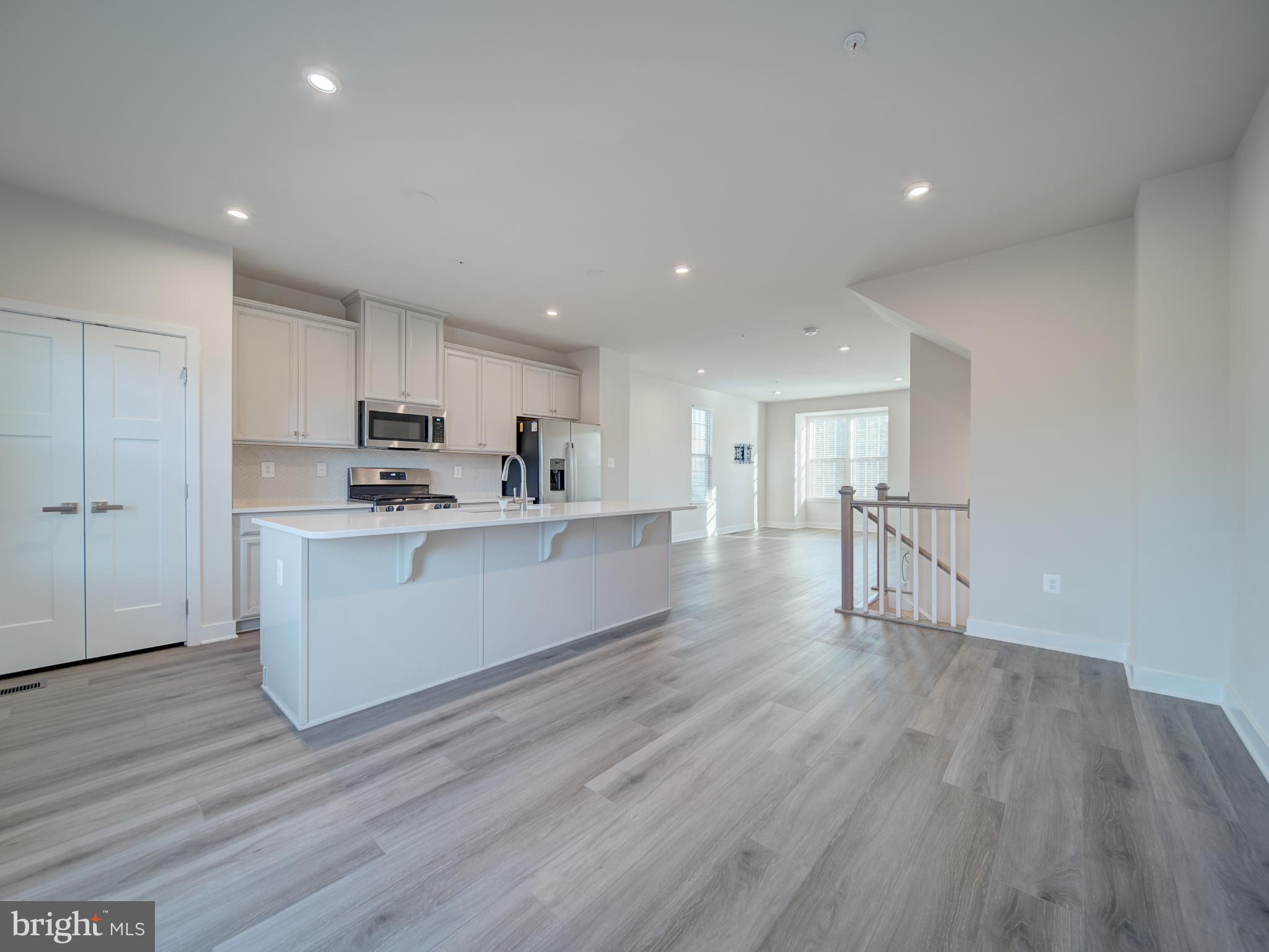 MONTGOMERY VILLAGE - Residential Lease