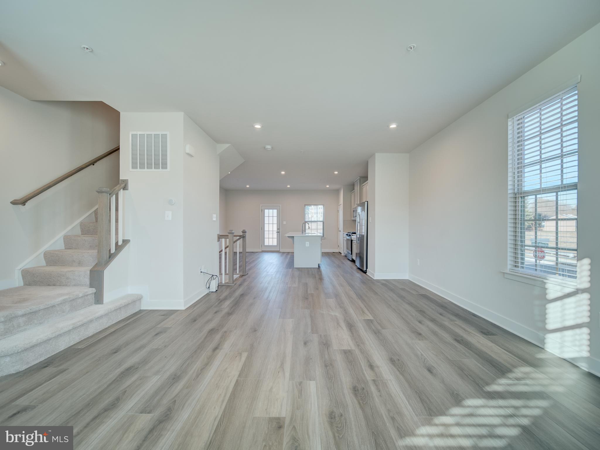 MONTGOMERY VILLAGE - Residential Lease