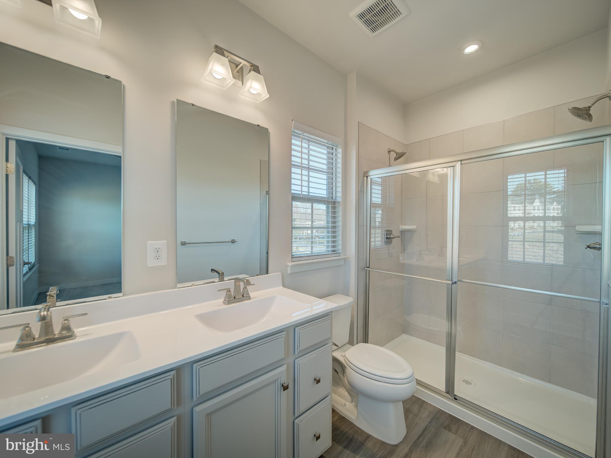 MONTGOMERY VILLAGE - Residential Lease