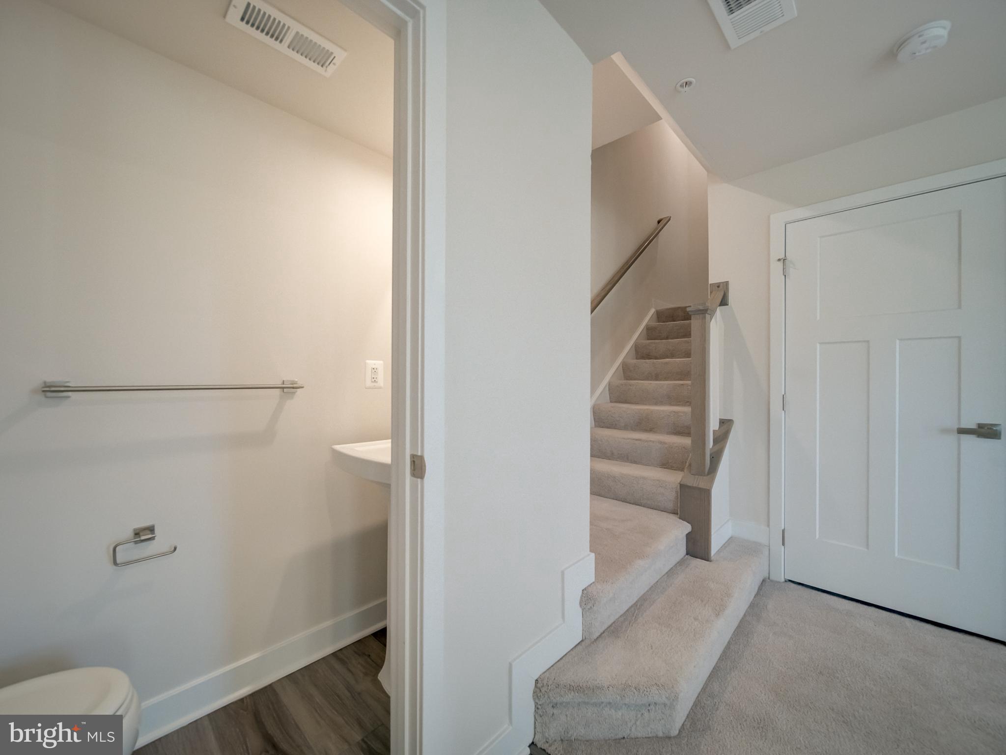 MONTGOMERY VILLAGE - Residential Lease