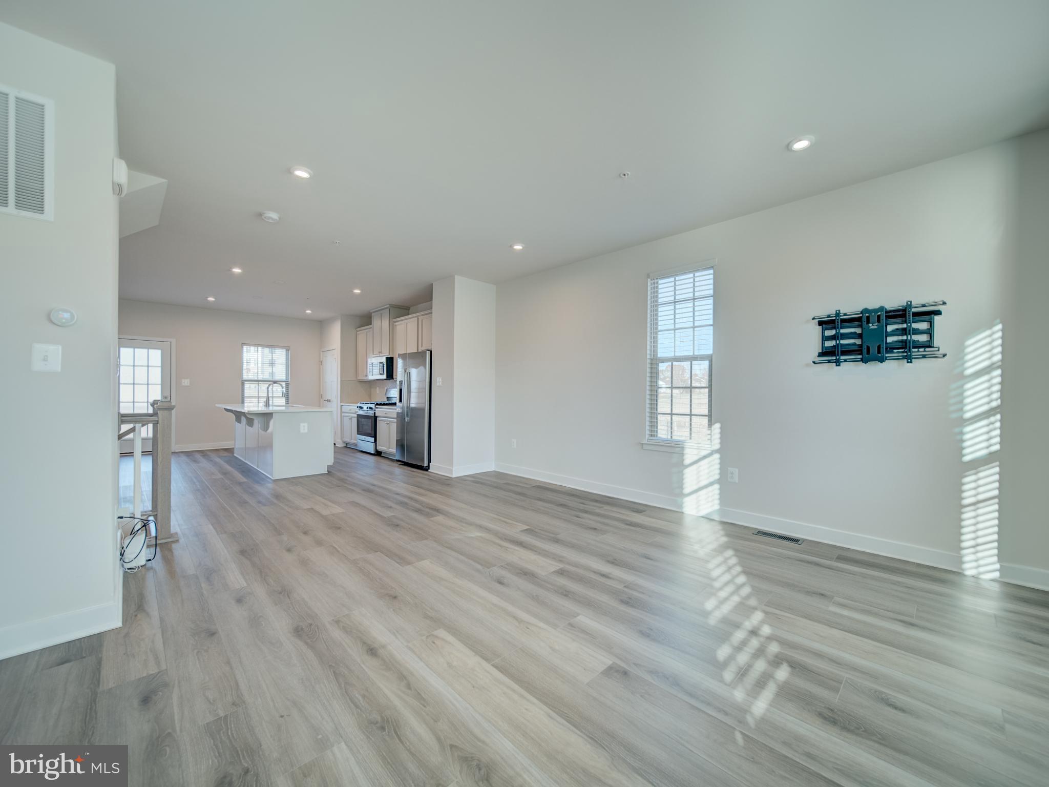 MONTGOMERY VILLAGE - Residential Lease