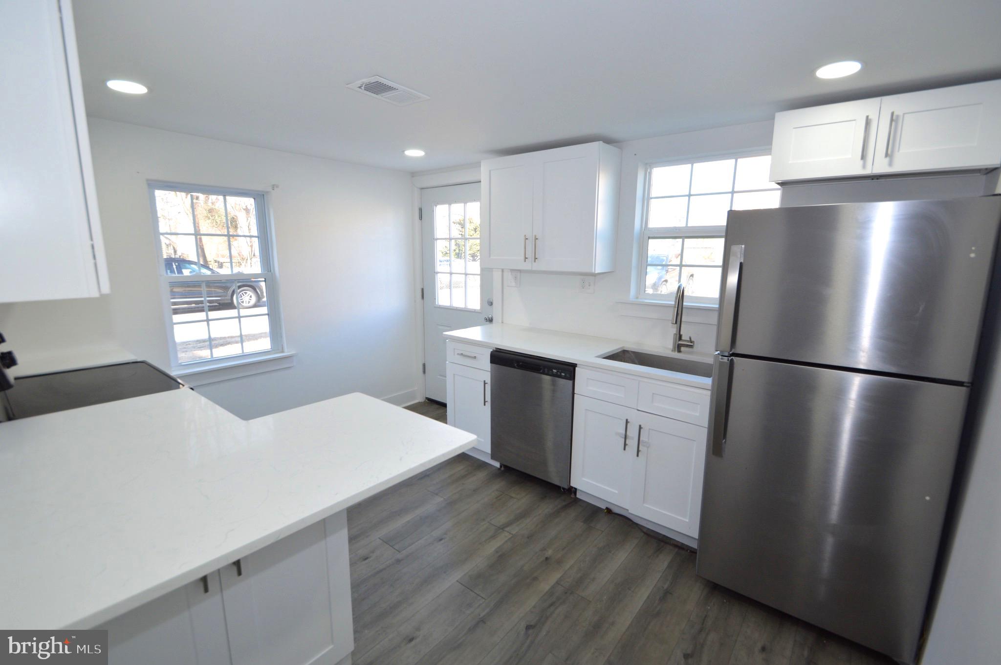 211 E UNION STREET 5