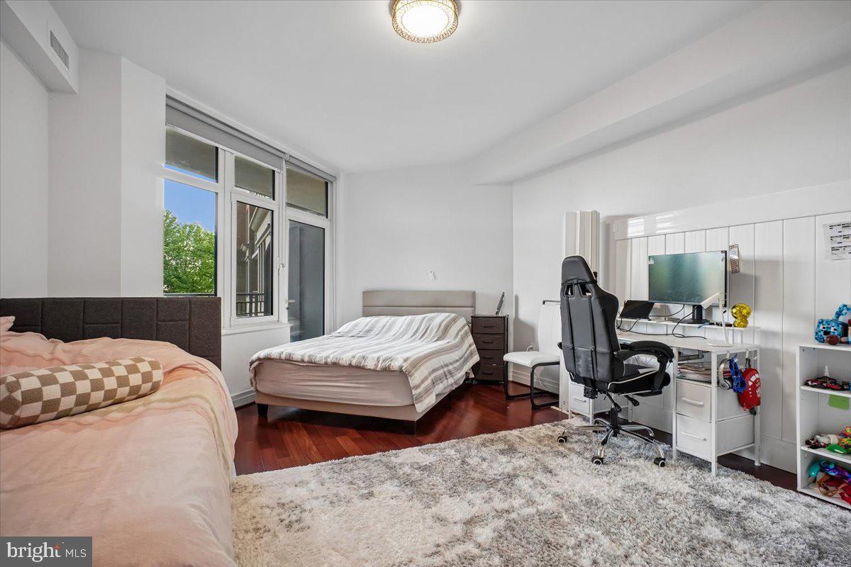 ONE PARK CREST CONDOMINIUM - Residential