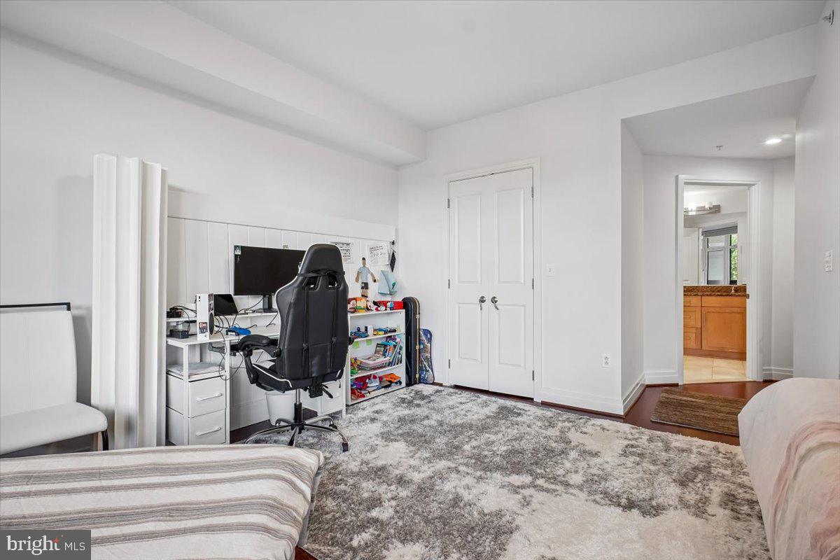 ONE PARK CREST CONDOMINIUM - Residential