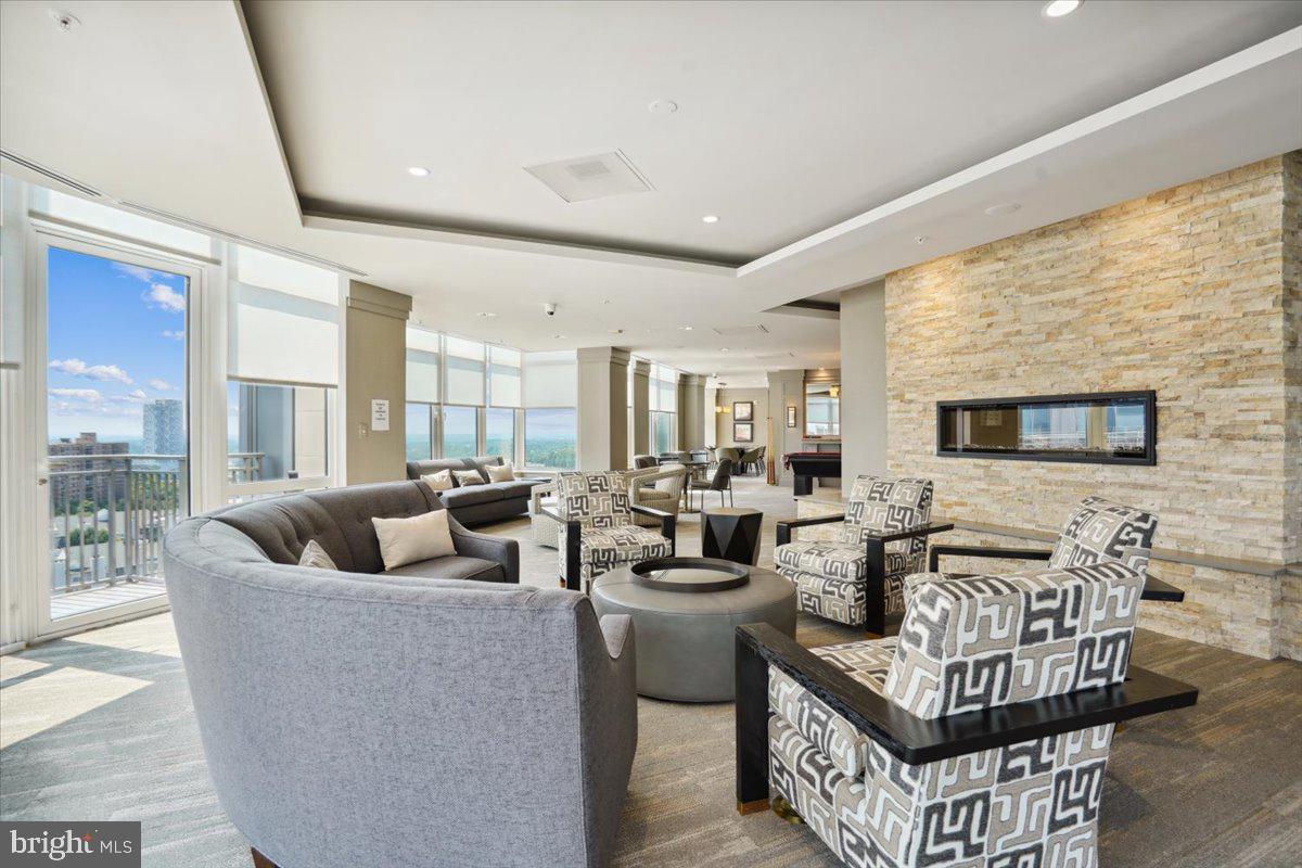 ONE PARK CREST CONDOMINIUM - Residential