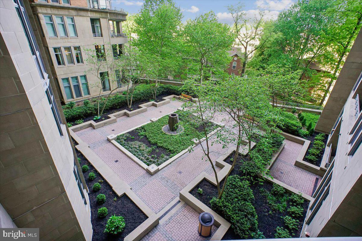 ONE PARK CREST CONDOMINIUM - Residential