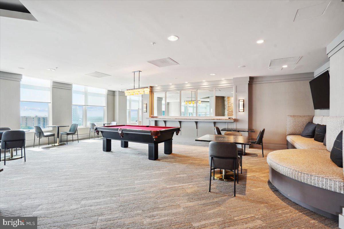 ONE PARK CREST CONDOMINIUM - Residential