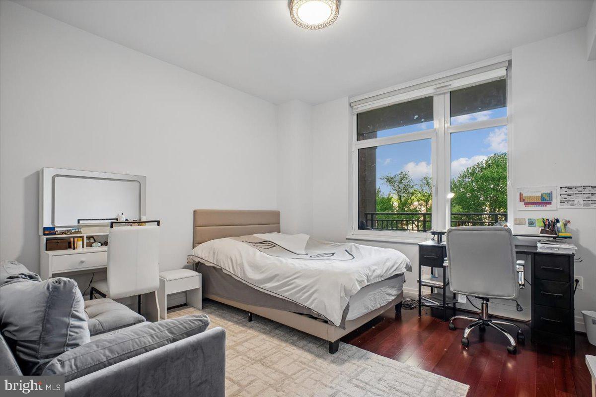 ONE PARK CREST CONDOMINIUM - Residential