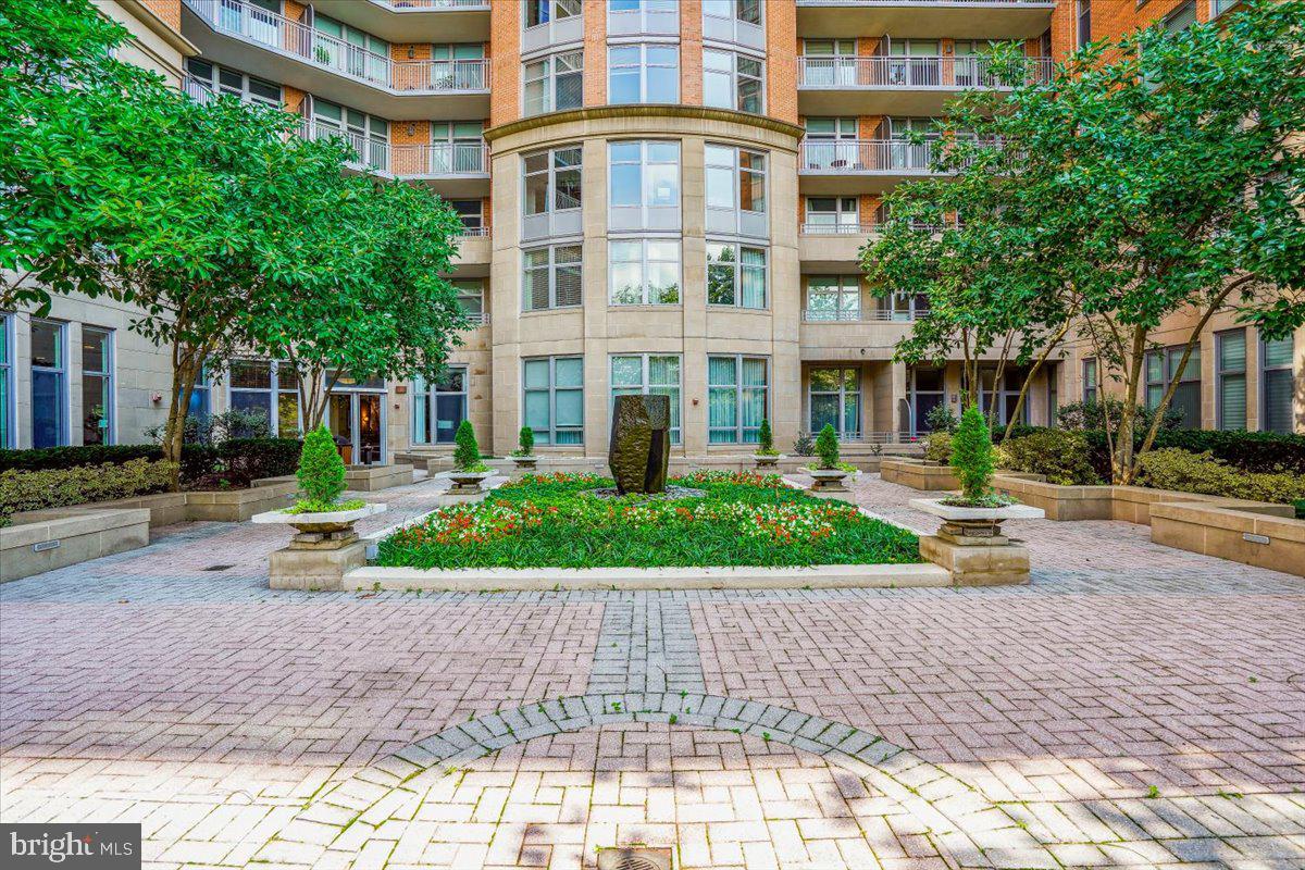 ONE PARK CREST CONDOMINIUM - Residential
