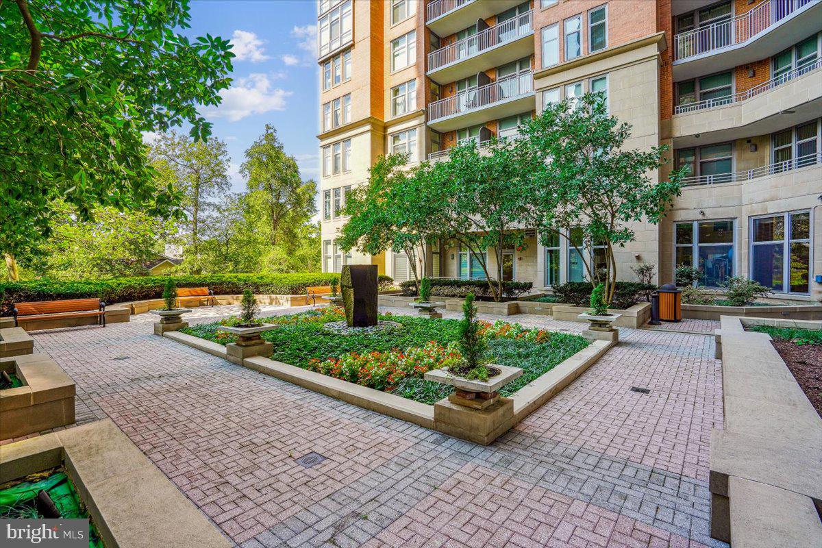 ONE PARK CREST CONDOMINIUM - Residential