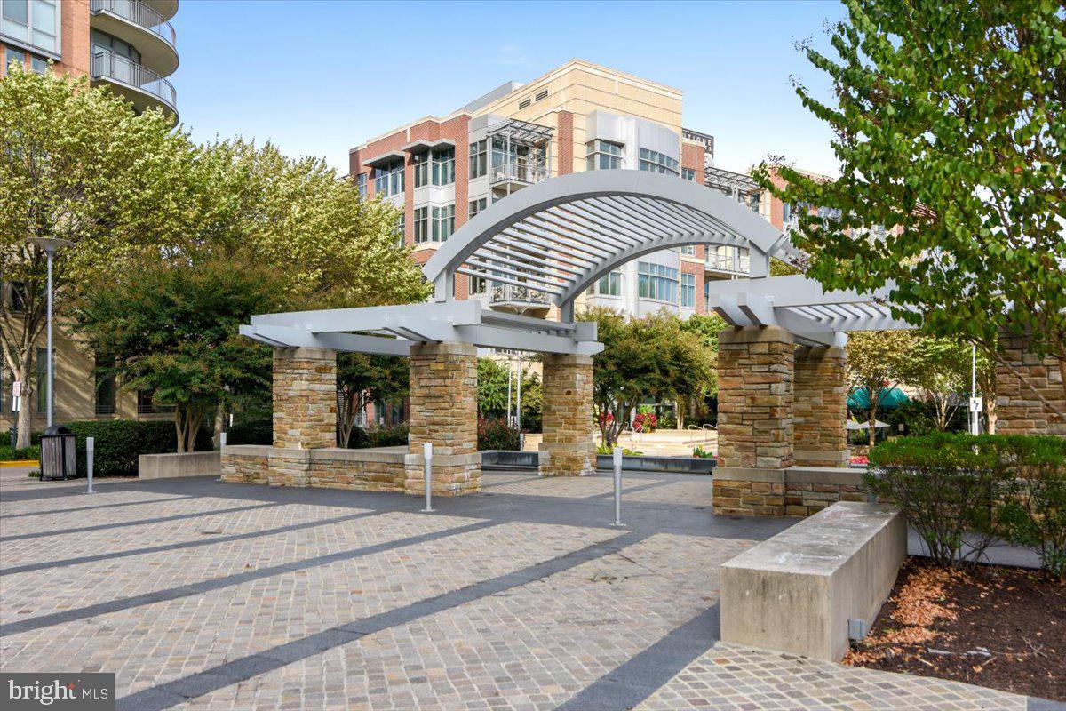 ONE PARK CREST CONDOMINIUM - Residential