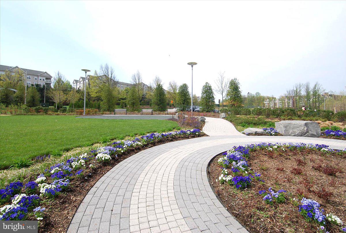 ONE PARK CREST CONDOMINIUM - Residential