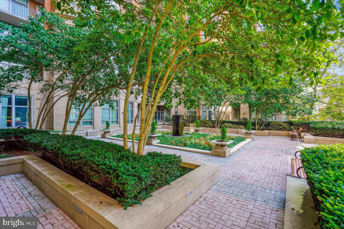 ONE PARK CREST CONDOMINIUM - Residential