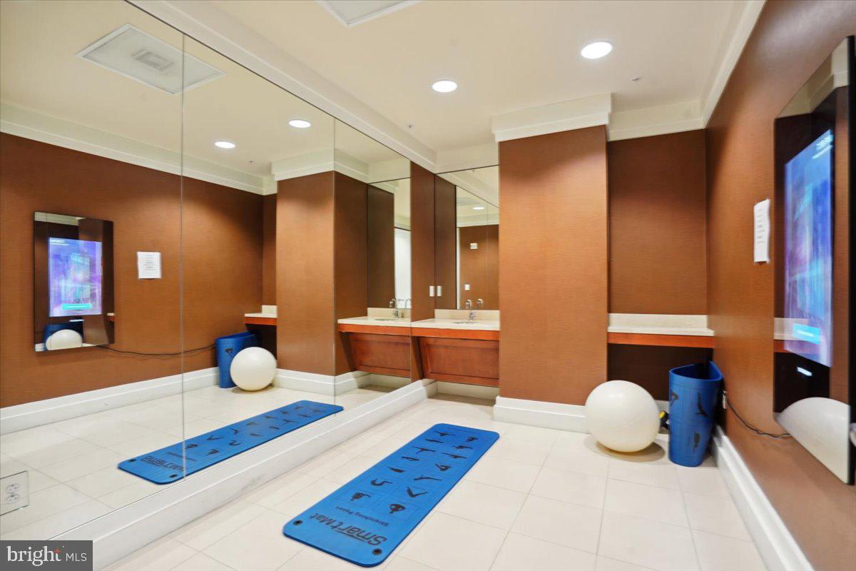 ONE PARK CREST CONDOMINIUM - Residential