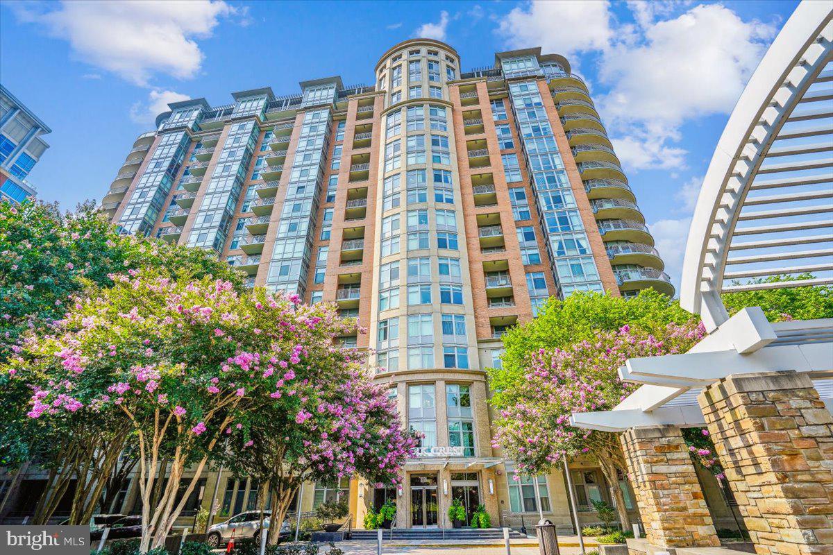 ONE PARK CREST CONDOMINIUM - Residential