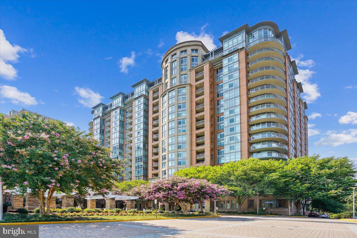 ONE PARK CREST CONDOMINIUM - Residential