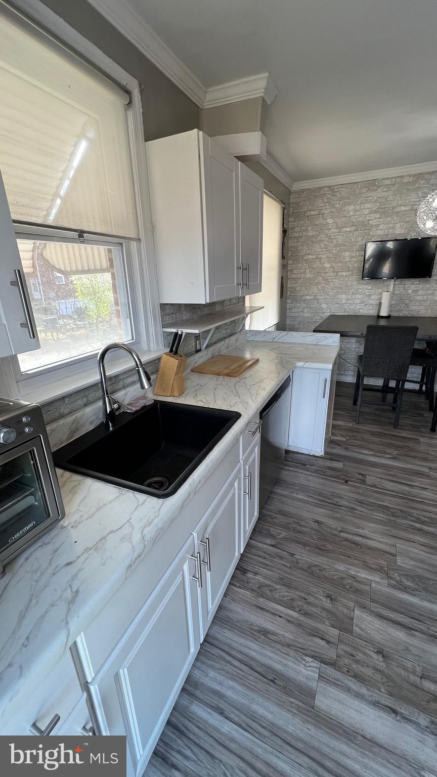 OXFORD CIRCLE - Residential