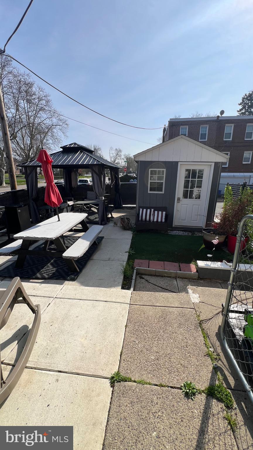 OXFORD CIRCLE - Residential