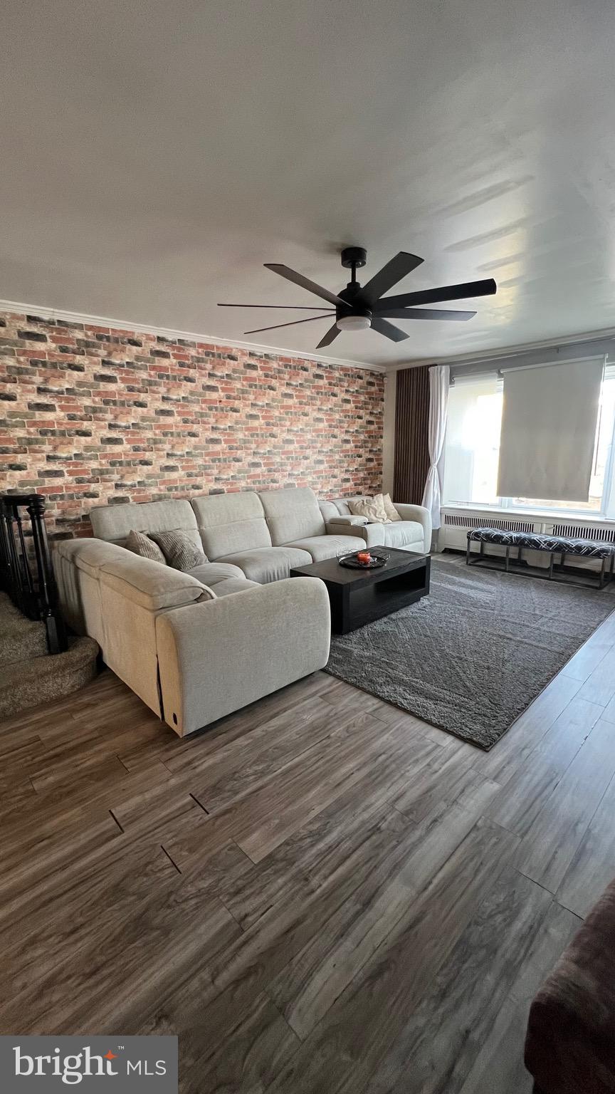 OXFORD CIRCLE - Residential