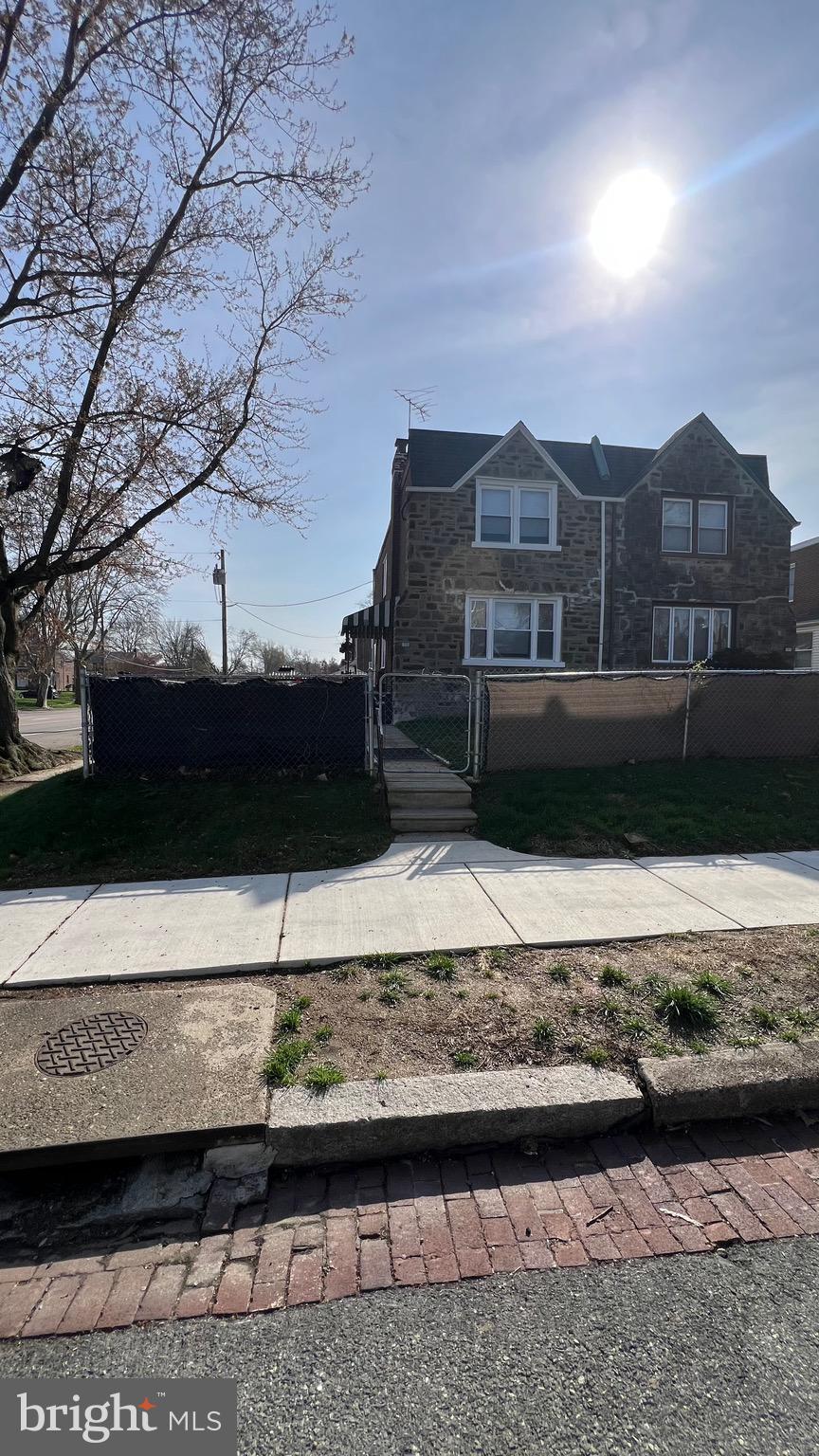 OXFORD CIRCLE - Residential