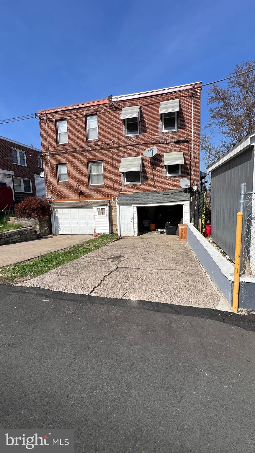 OXFORD CIRCLE - Residential