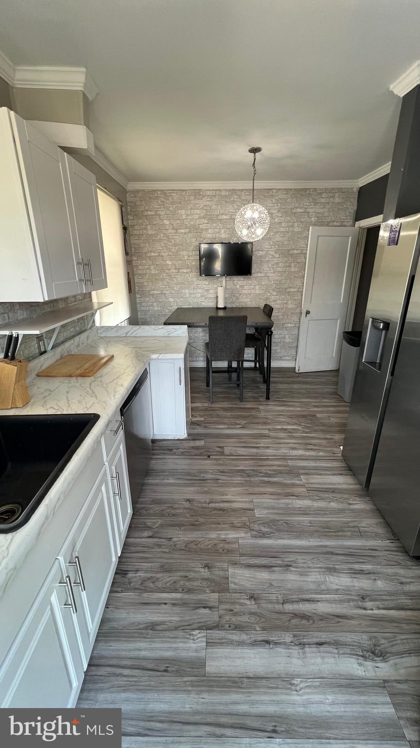 OXFORD CIRCLE - Residential