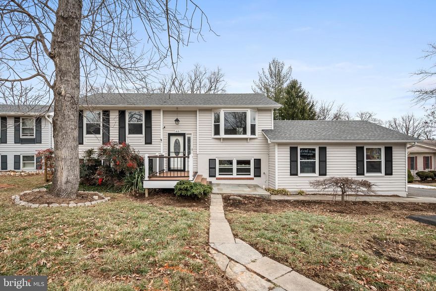 Welcome to your new home in beautiful Loudoun County! This cozy retreat is competitively priced under $500k and is nestled on a peaceful cul-de-sac. With 3 bedrooms and 2 bathrooms, this charming split-level home is designed for comfortable living and has delightful updates throughout.
As you step inside, you’ll be greeted by a warm split foyer that invites you in. The cheerful country kitchen is just the place for everyday cooking and sharing meals with loved ones. It opens up to a spacious 19x9 deck, which is fantastic for sipping your morning coffee or relaxing in the evening breeze. Upstairs, the family room is bright and welcoming, with natural light pouring in through a lovely bay window. It’s a great space for gathering with friends and family! Head downstairs to discover the finished walkout level, where you’ll find a generous recreation room, an extra-large 3rd bedroom, a full bathroom, a bonus room, and a separate laundry area—plenty of room for everyone to enjoy. This delightful home also features a side-load 2-car garage, and is super convenient for getting to downtown Leesburg, Route 7, the toll road, and so much more! With its cozy updates and practical features, this home is the perfect blend of comfort and value, ready for you to add your personal touch. Come and make it yours!