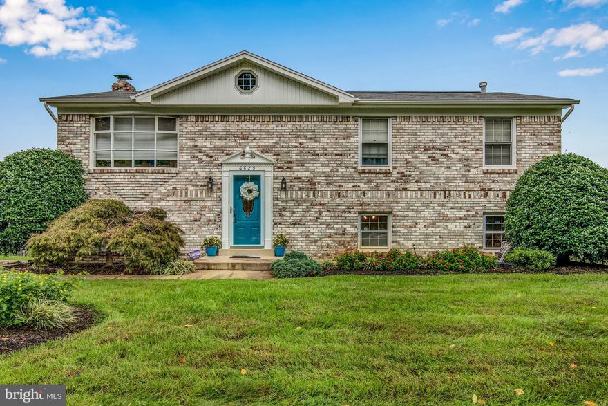 $3,000 decorator's allowance to paint or use as you'd like! This gorgeous upgraded split foyer boasts an open floor plan w/ custom touches throughout. Features hardwood on the upper level, granite counters & stainless appliances in the kitchen, recessed lighting, upgraded bathrooms. You'll especially love the main bath's soaking tub! Deck & large yard. Close to 495/95 & National harbor!