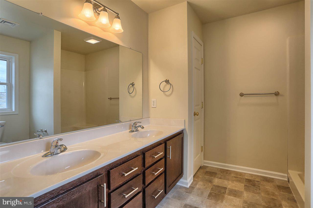 LAUREL MANOR - Residential