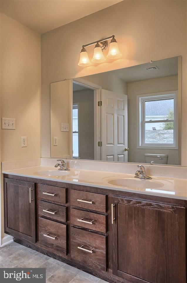 LAUREL MANOR - Residential
