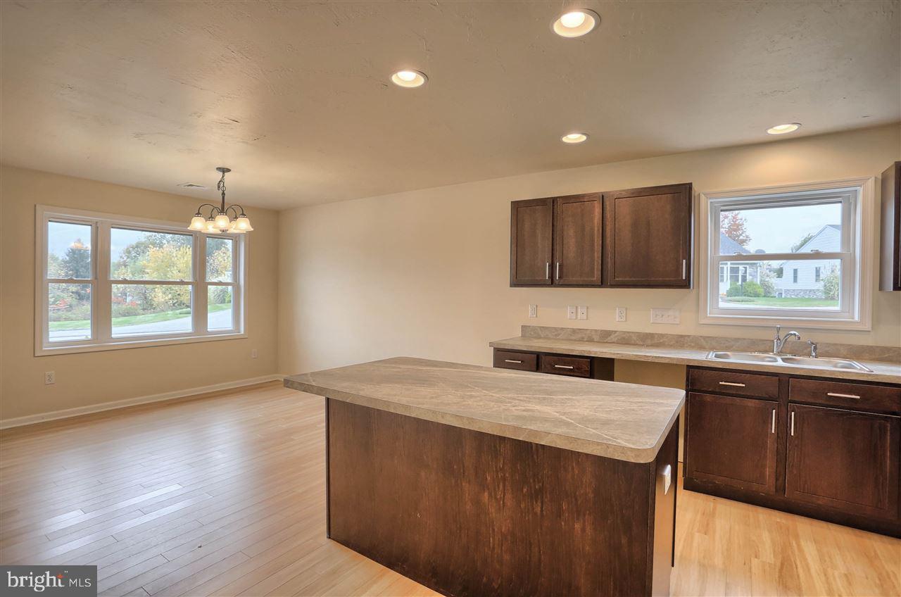 LAUREL MANOR - Residential