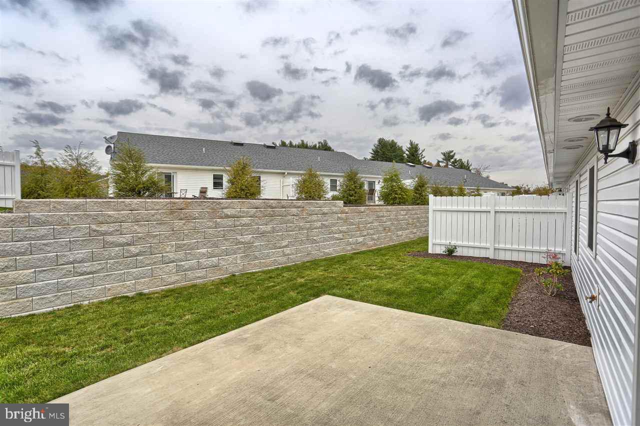 LAUREL MANOR - Residential