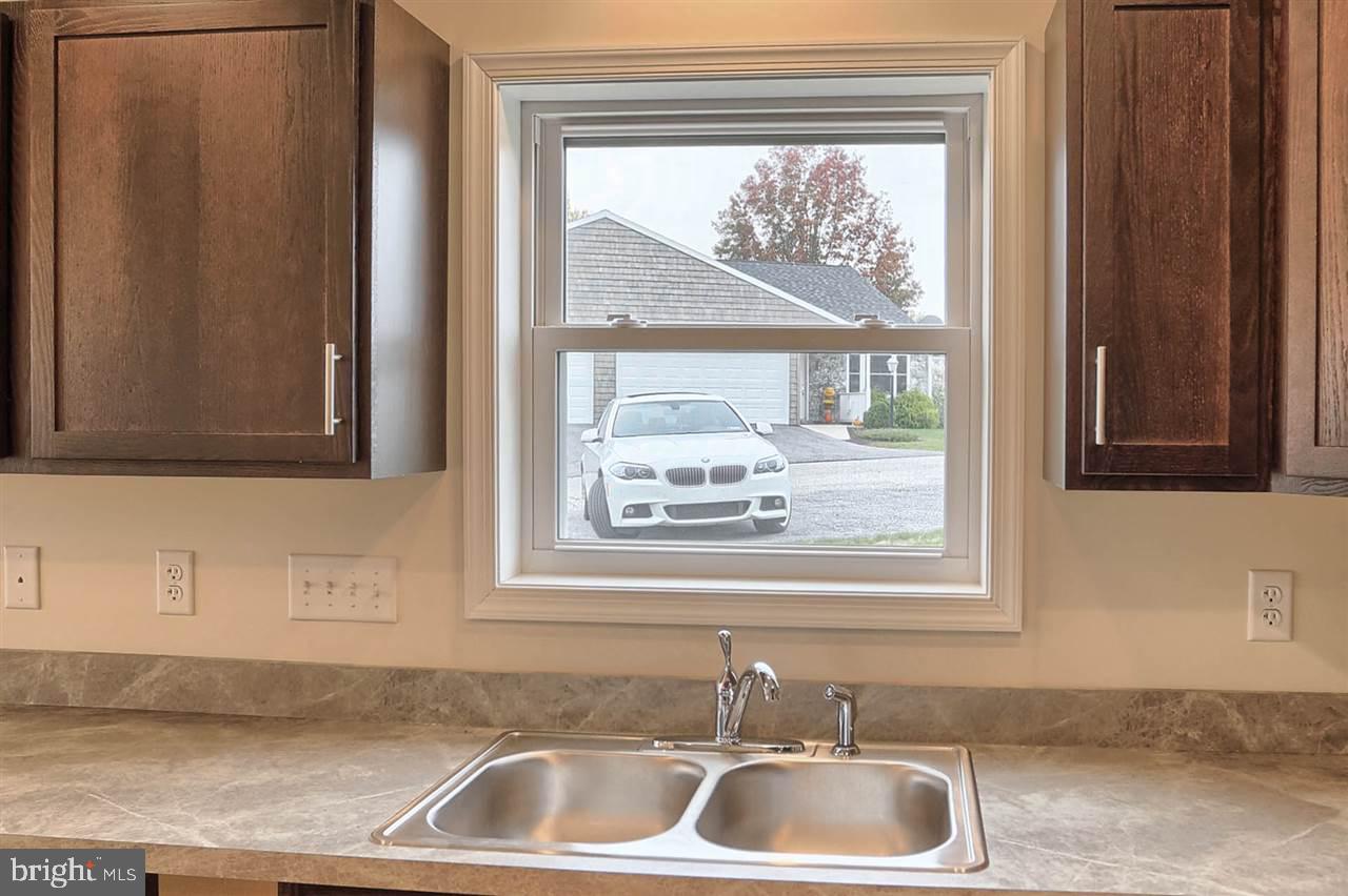 LAUREL MANOR - Residential