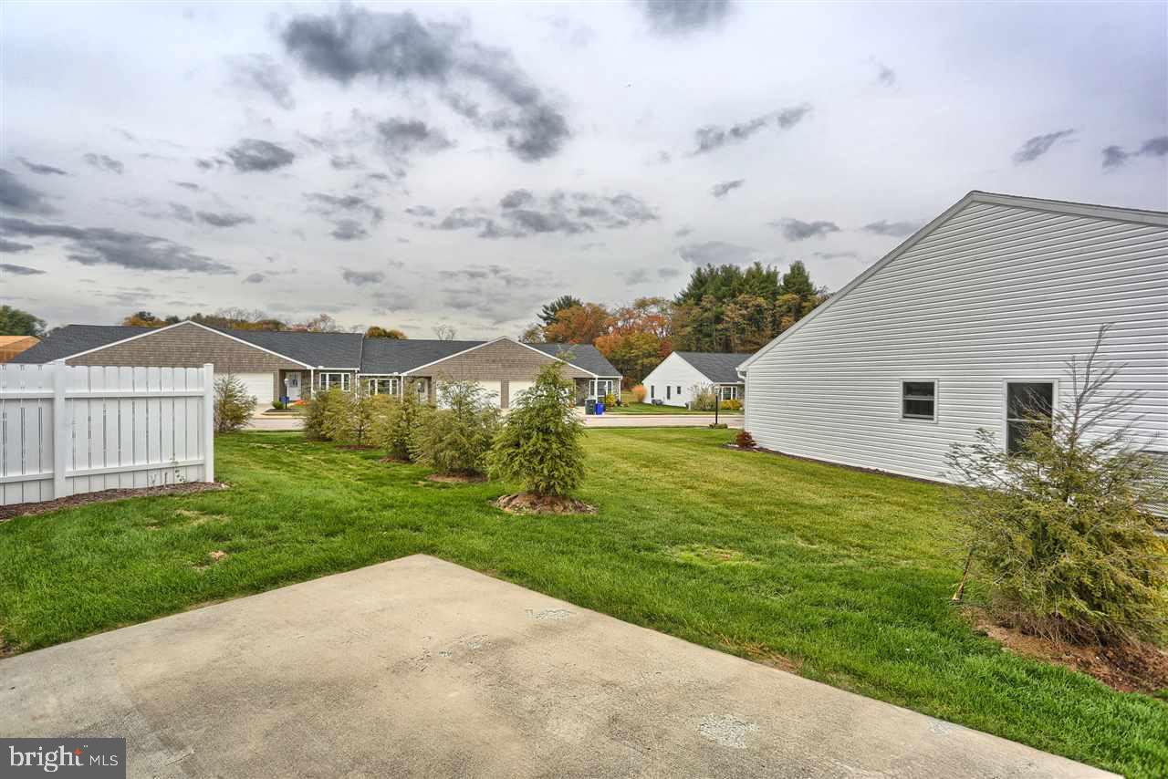 LAUREL MANOR - Residential