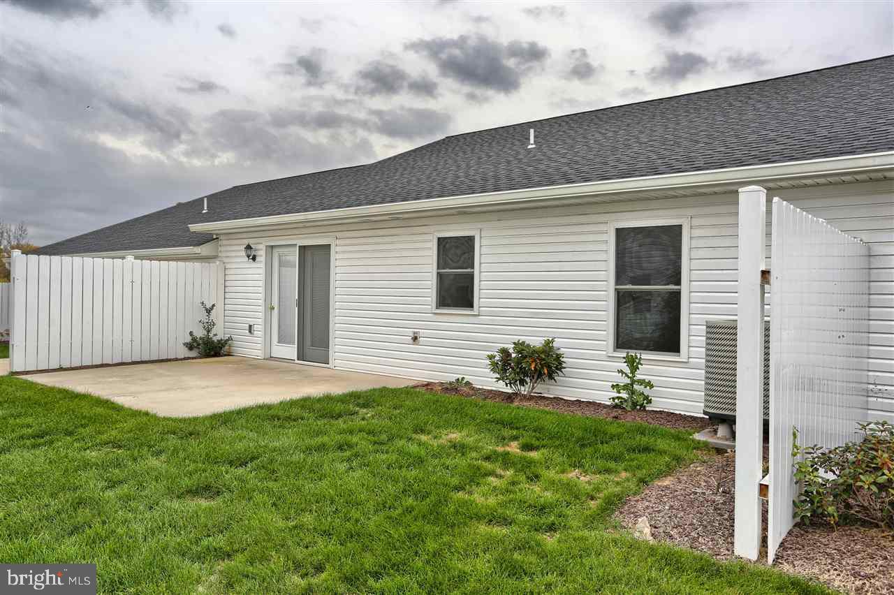 LAUREL MANOR - Residential
