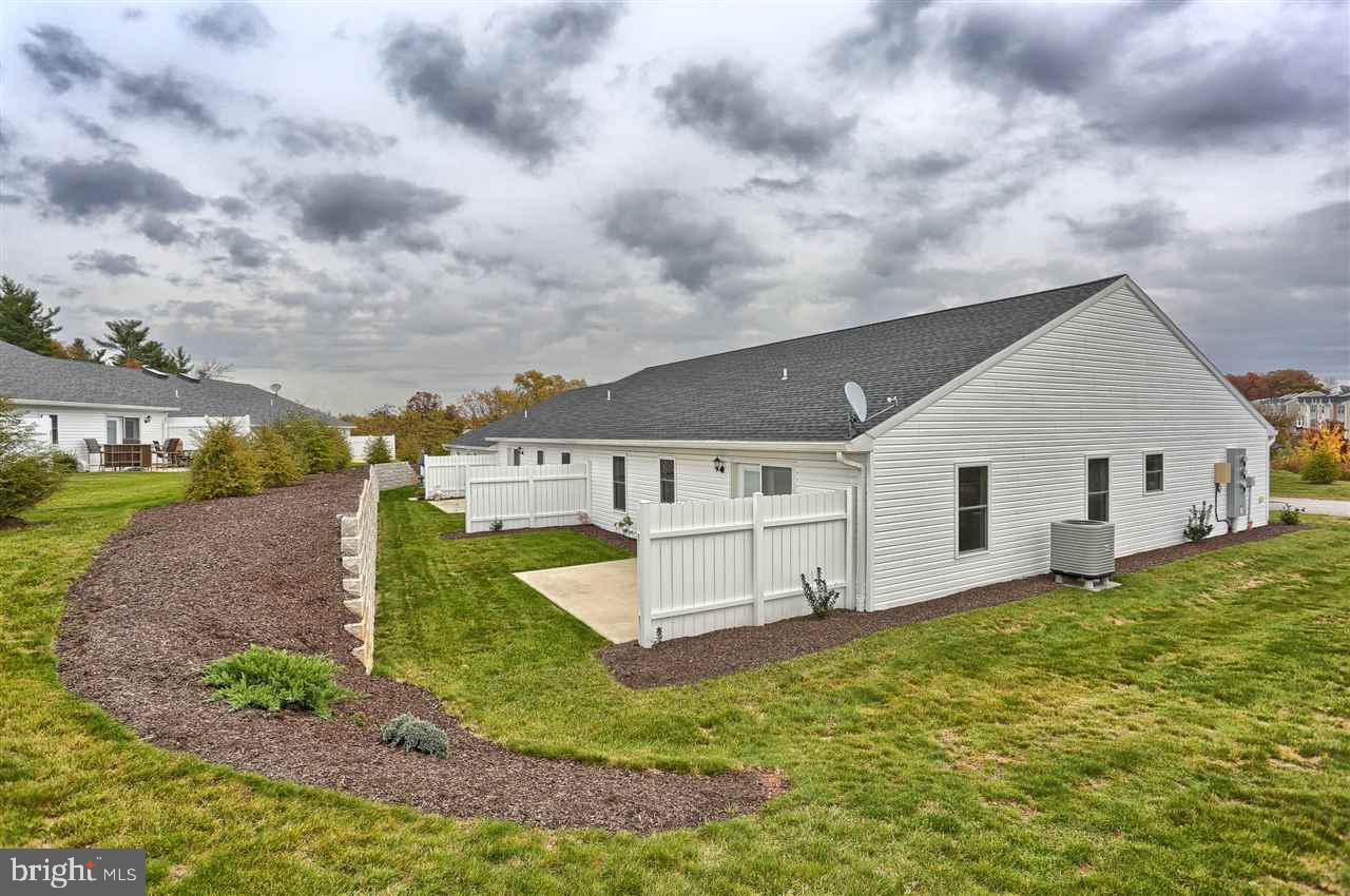 LAUREL MANOR - Residential