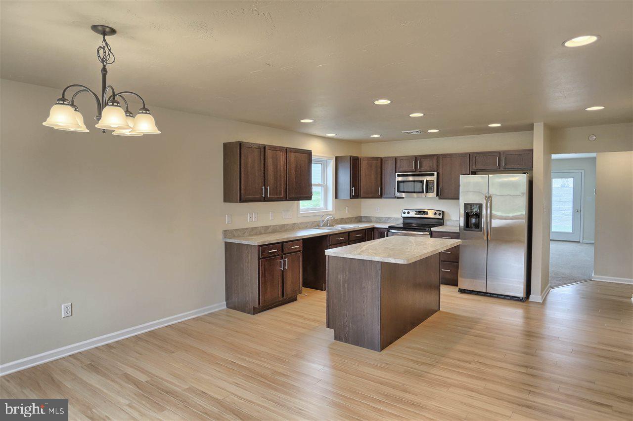 LAUREL MANOR - Residential