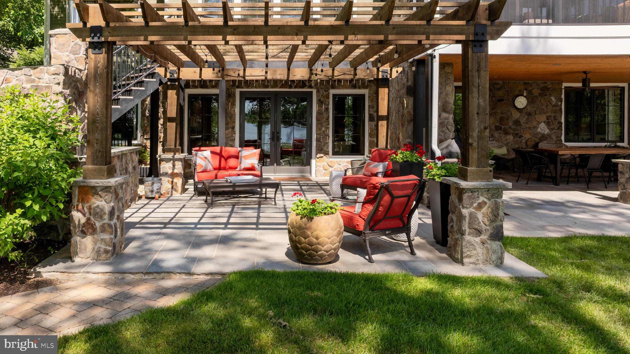 SARA SCOTT ESTATE - Residential